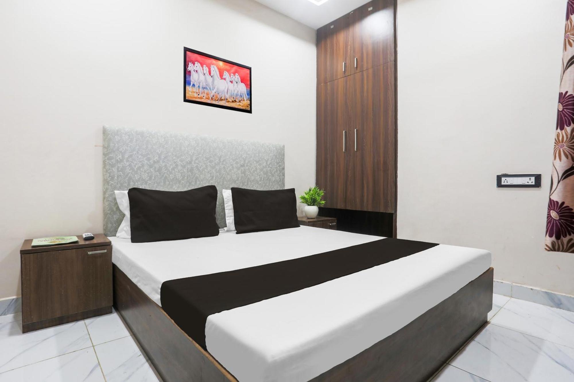 Hotel O S Grand Prayagraj Extérieur photo
