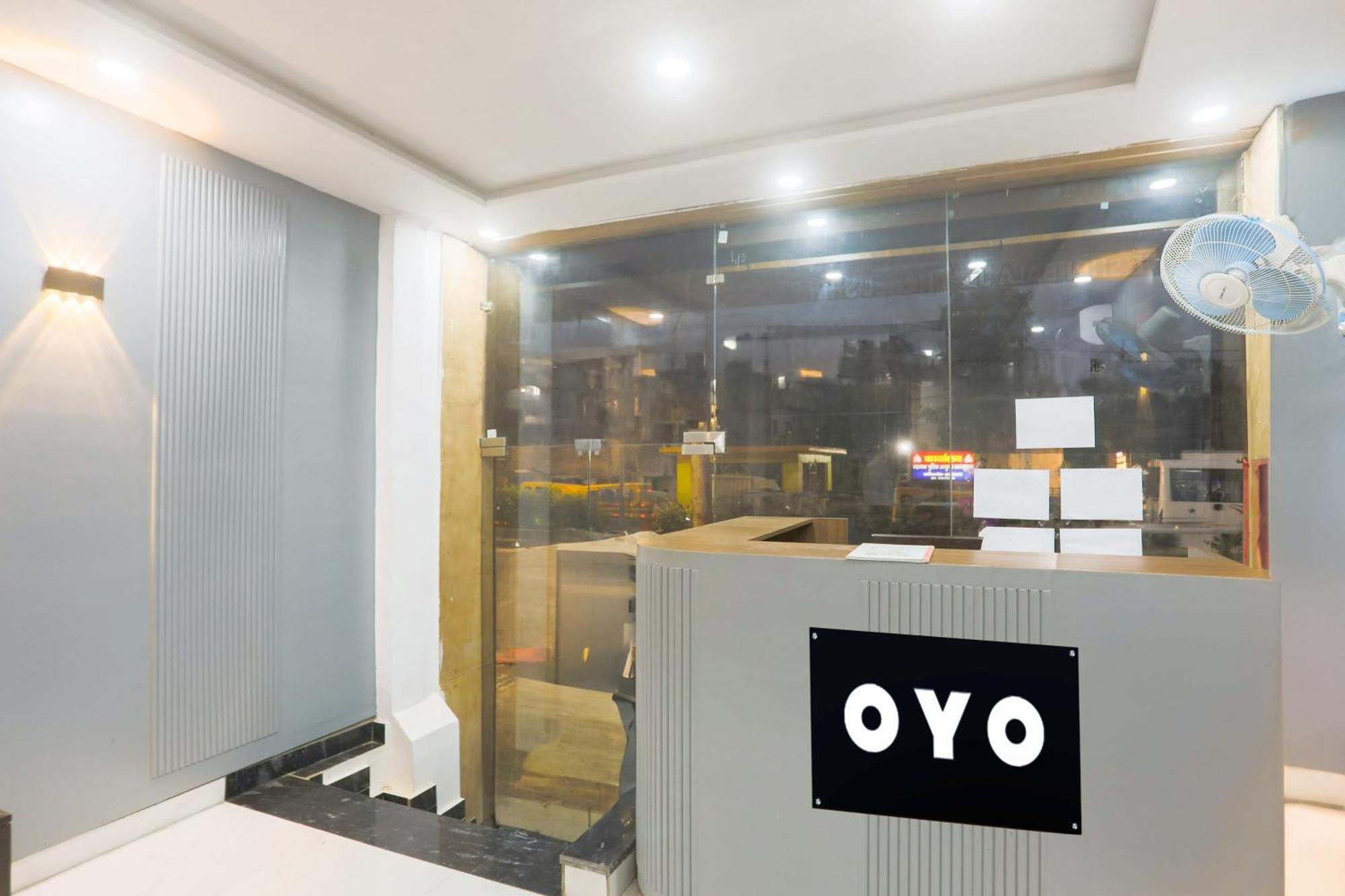 Hotel O S Grand Prayagraj Extérieur photo