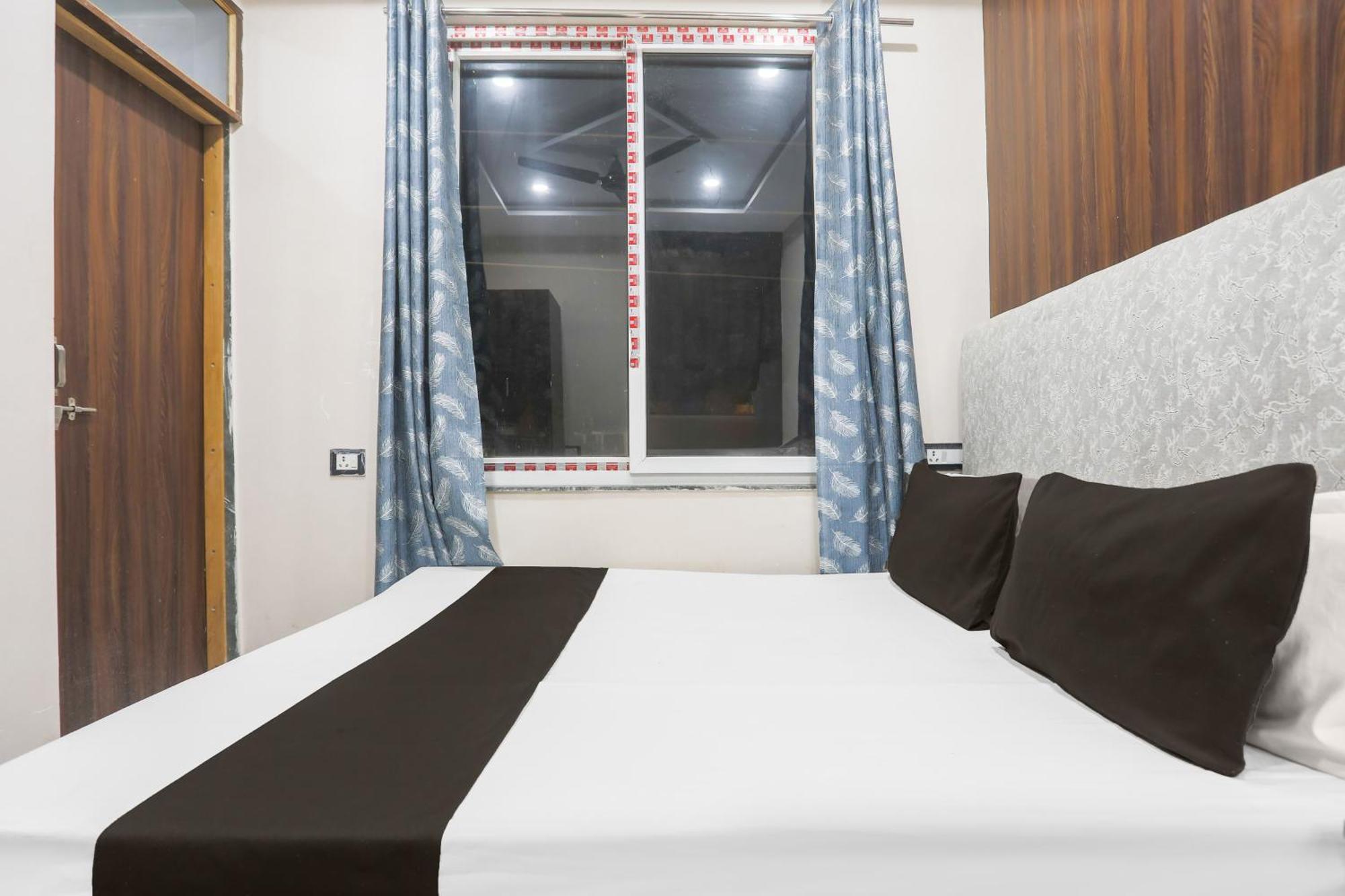Hotel O S Grand Prayagraj Extérieur photo