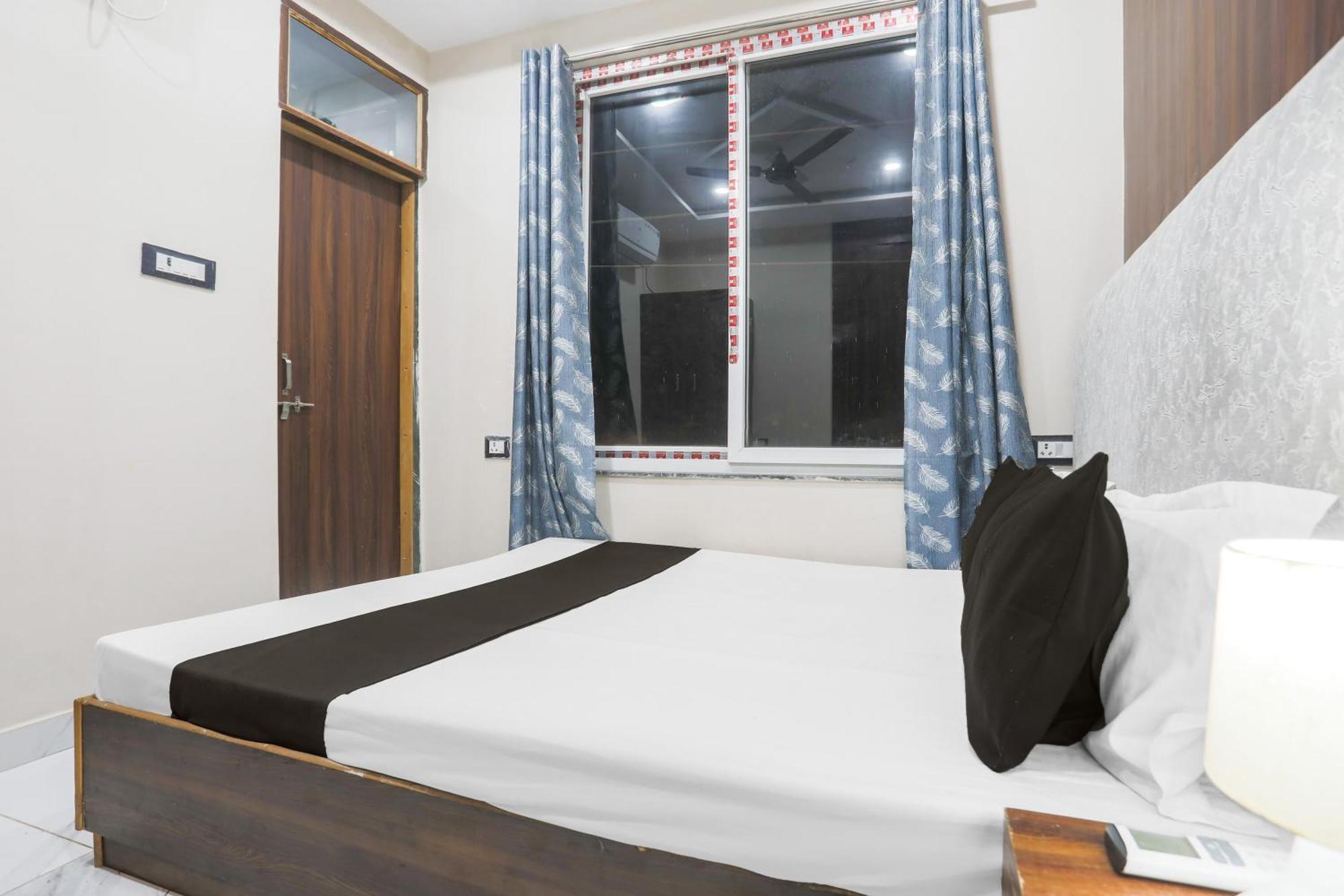 Hotel O S Grand Prayagraj Extérieur photo